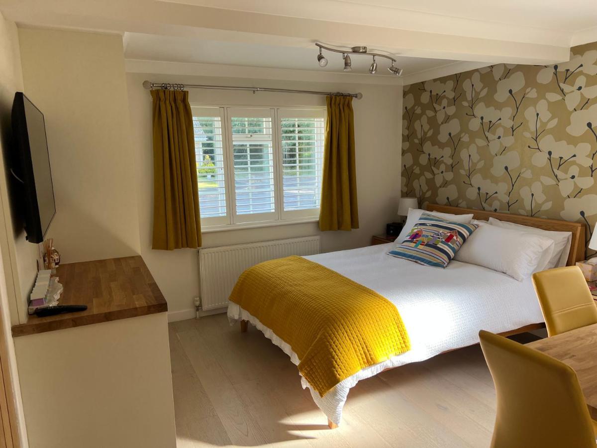 No 64 Bed And Breakfast Lymington Bagian luar foto
