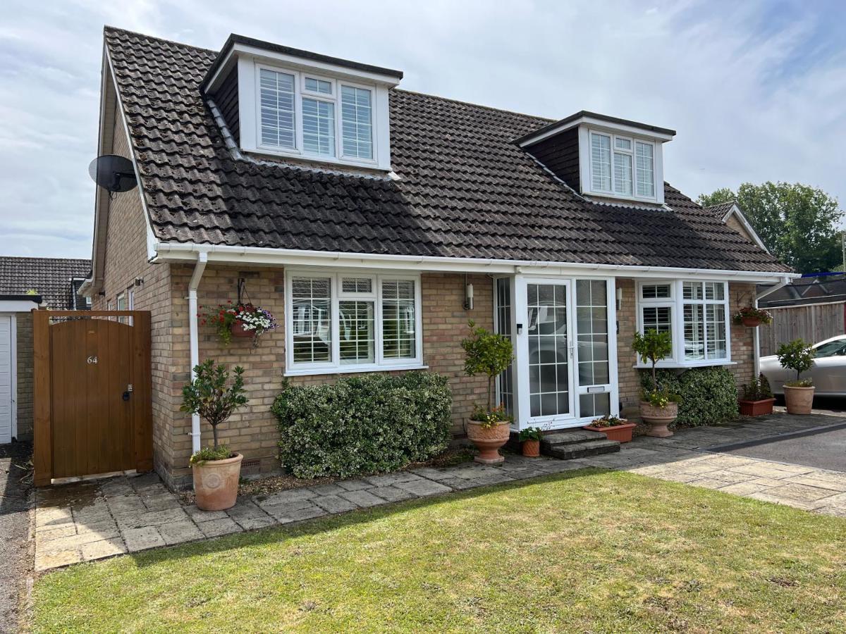 No 64 Bed And Breakfast Lymington Bagian luar foto