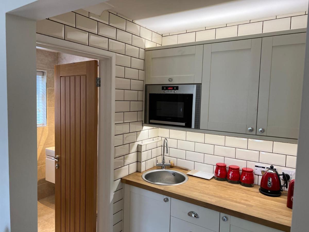 No 64 Bed And Breakfast Lymington Bagian luar foto