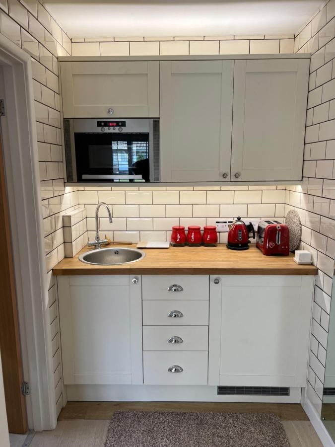 No 64 Bed And Breakfast Lymington Bagian luar foto
