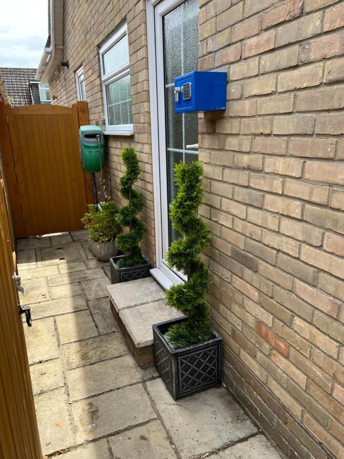 No 64 Bed And Breakfast Lymington Bagian luar foto