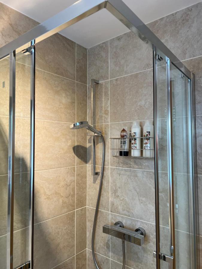 No 64 Bed And Breakfast Lymington Bagian luar foto