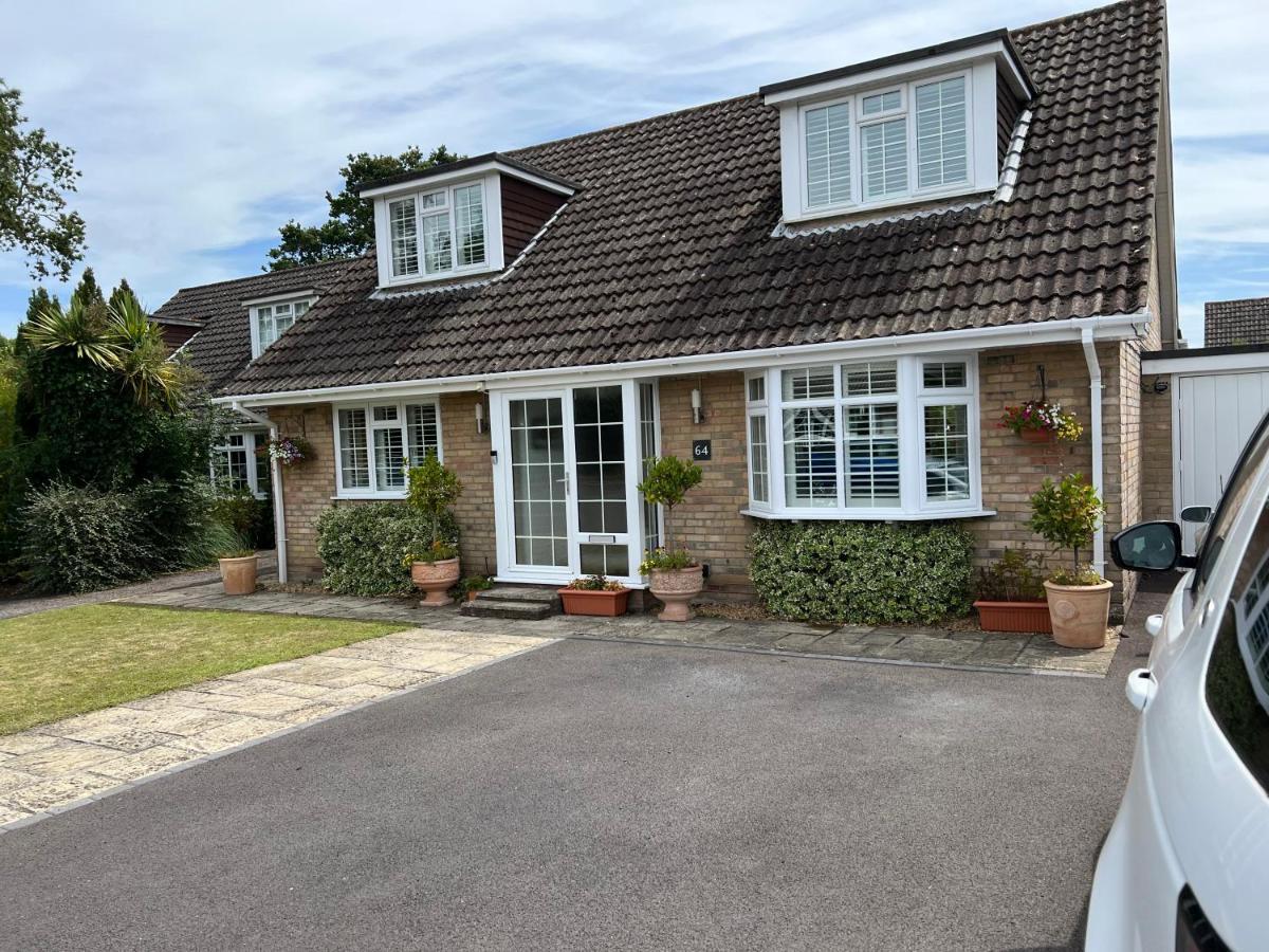 No 64 Bed And Breakfast Lymington Bagian luar foto