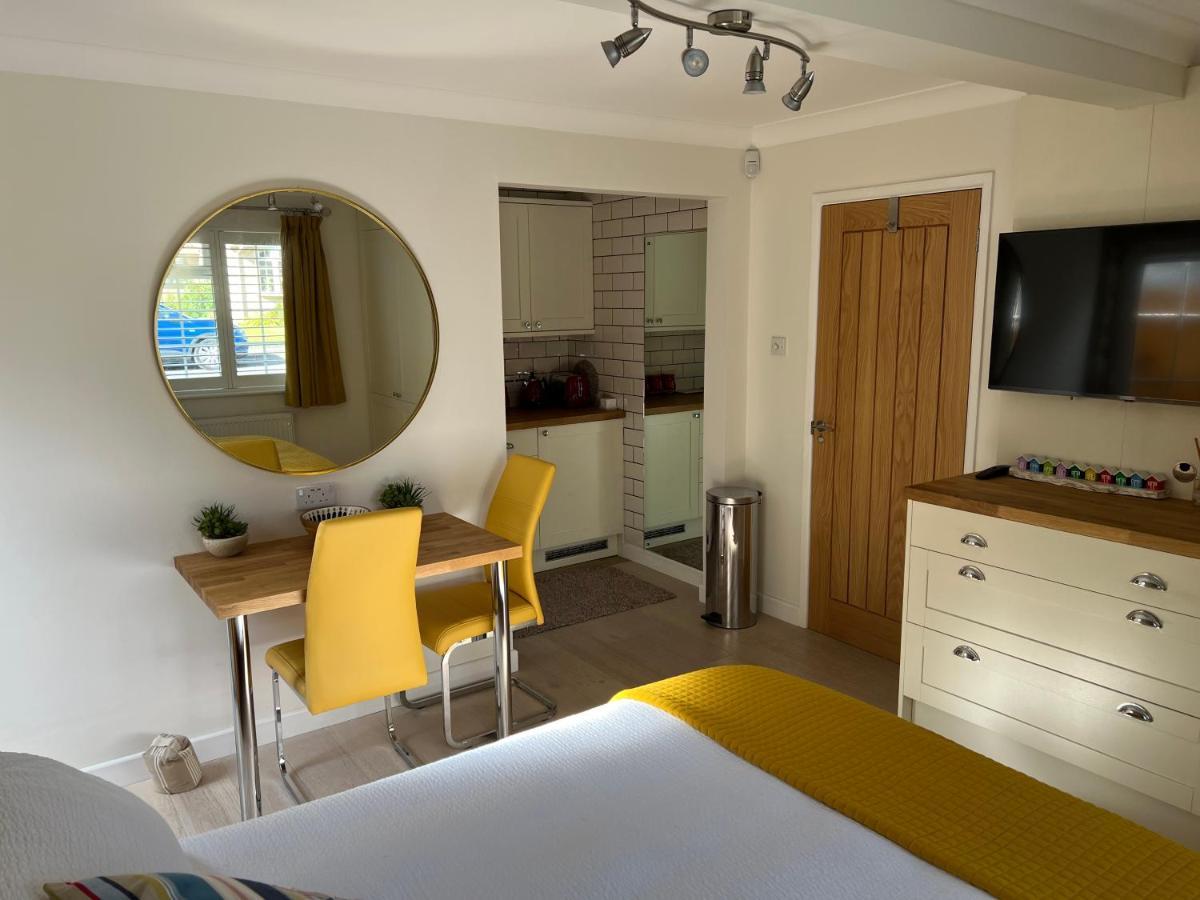 No 64 Bed And Breakfast Lymington Bagian luar foto