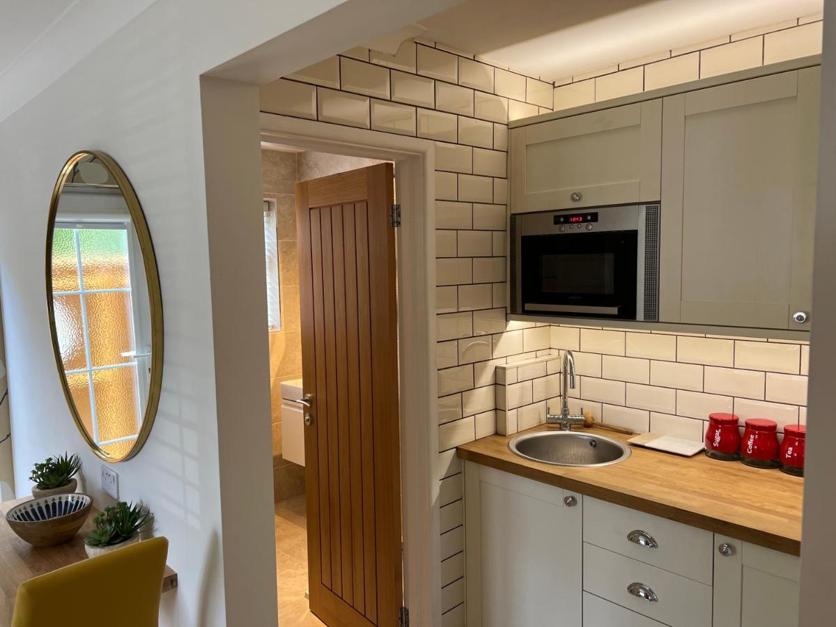 No 64 Bed And Breakfast Lymington Bagian luar foto