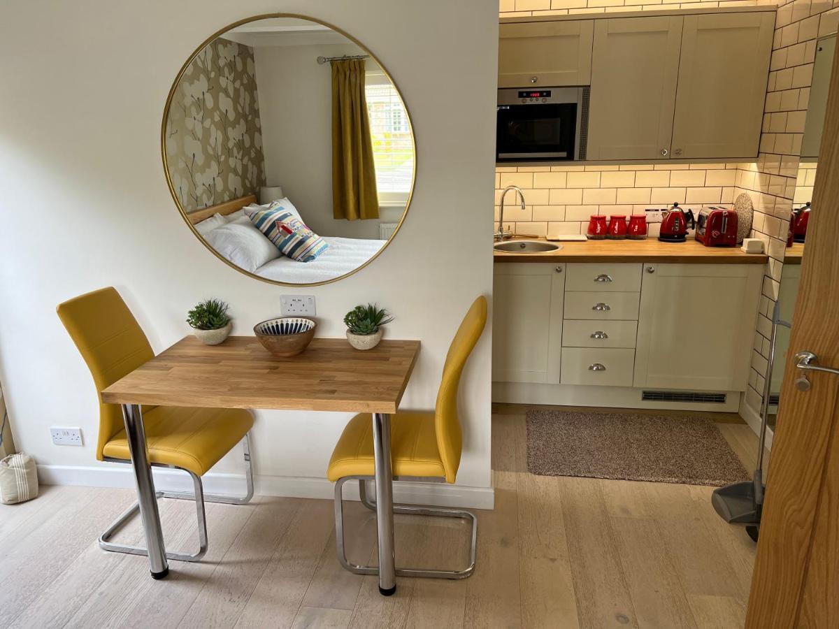 No 64 Bed And Breakfast Lymington Bagian luar foto