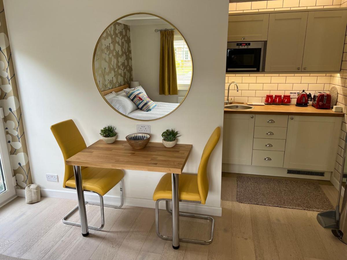 No 64 Bed And Breakfast Lymington Bagian luar foto