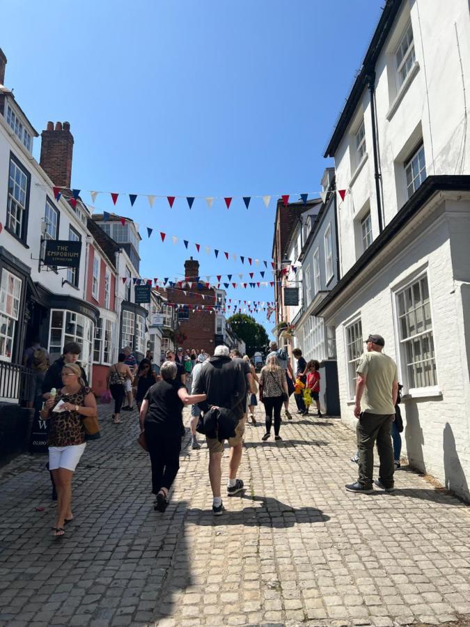 No 64 Bed And Breakfast Lymington Bagian luar foto